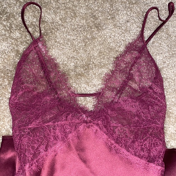 Victoria’s Secret gown - Picture 3 of 3